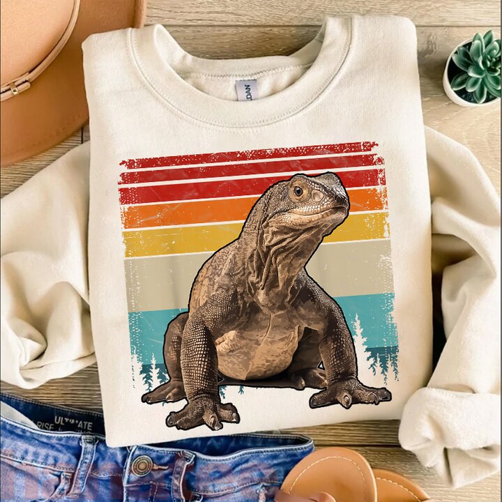Vintage Distressed Retro Cool Komodo Dragon 